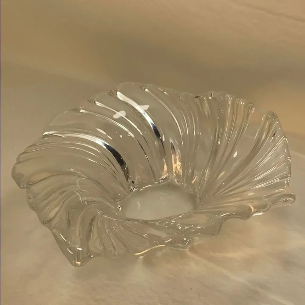 Crystal Clear Glass Swirl Serving Display Bowl 8 Inches X 3 1/2 Inches Deep